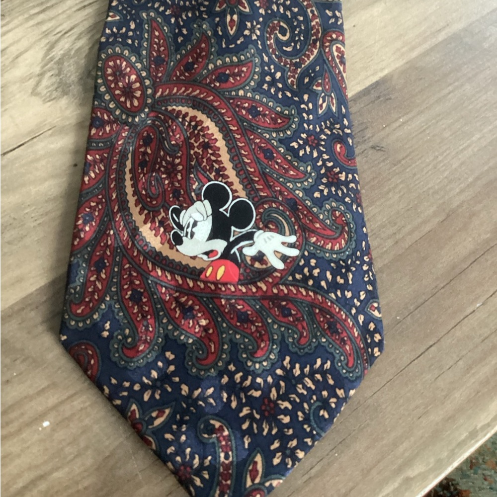 Disney Mickey Mouse Tie “The Walt Disney co”100% silk Mickey with Paisley design